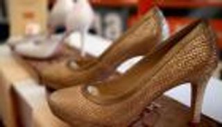 حذاء لزوجة ترامب من صرب البوسنة انتقاما من كلينتون