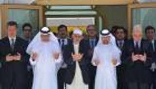 الرئيس الأفغاني يزور ضريح الشيخ زايد