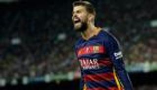 سخرية بين بيكيه وبرنامج إذاعي تنتهي بفوز مدافع برشلونة