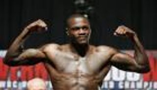 الملاكم "ويلدر" واثق من هزيمة "سزبيلكا" رغم فارق الوزن