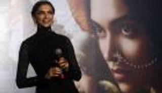 أضواء "هوليوود" تداعب الهندية ديبيكا بادكون