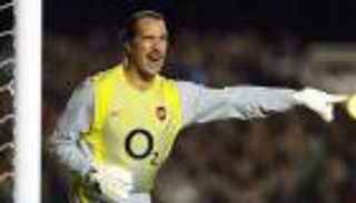 حارس إنجلترا الأسطوري يحذر منتقدي فينجر من مصير يونايتد