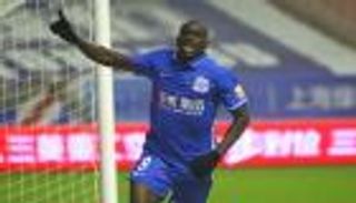 بالفيديو.. إصابة مروعة لديمبا با في الدوري الصيني