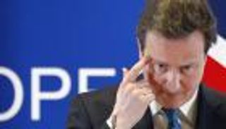 تراجع شعبية كاميرون وحملتا البقاء والخروج من الاتحاد تتعادلان