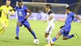 الشباب يطلب حكاما أجانب والهلال يسعى لتغيير الملعب