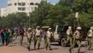 قوات الأمن تشتبك مع مسلحين هاجموا فندقًا في بوركينا فاسو