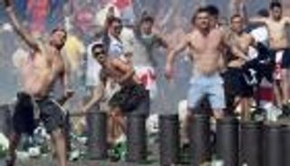 2 من مشجعي انجلترا لايزالان في المستشفى