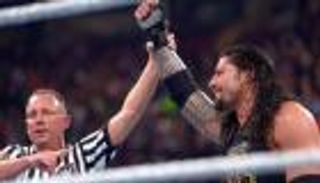 بالصور..رينز يهزم ليسنر وأمبروز ليواجه تربل إتش فى راسلمانيا