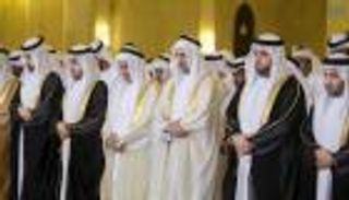 حاكم الفجيرة يؤدي صلاة عيد الفطر بجامع الشيخ زايد الجديد بالفجيرة