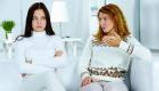 5 نصائح تخبرين بها ابنتكِ في سن المراهقة.. كيف أتعامل مع ابنتي المراهقة؟