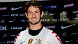 كورينثيانز البرازيلي يخشى فشل خطته بخصوص باتو