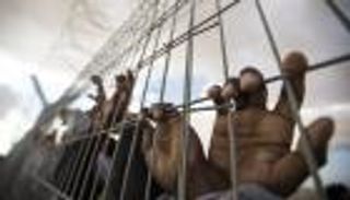 3 أسرى فلسطينيين بسجن إسرائيلي يعلقون إضرابهم عن الطعام 