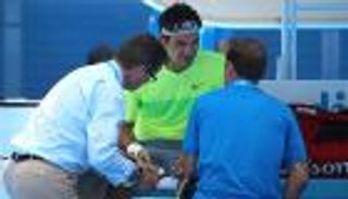 فيدرر يكشف عن سبب غريب لإصابته في الركبة