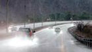 أمطار غزيرة على الفجيرة ومدن الساحل الشرقي