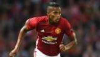 فالنسيا مهدد بالغياب عن ديربي مانشستر