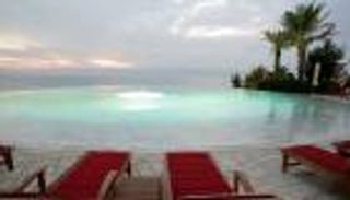 إسرائيل تدرس تعيين أردنيين في فنادق البحر الميت