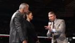 فنيس يفاجئ الجميع ويعلن تولي شين وستيفاني إدارة عرض 