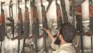 بالفيديو.. استتباب الأمن يشل تجارة السلاح في باكستان