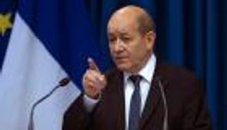 وزير الدفاع الفرنسي إلى موسكو للتباحث حول