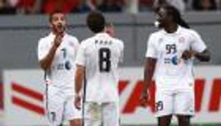 رئيس بعثة الجزيرة الإماراتي يقود طائرة الفريق لأوزباكستان