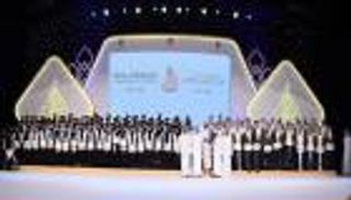 عبدالله بن زايد يكرم أوائل المتفوقين بالصف 12 في الإمارات