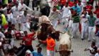 اختتام مهرجان "الركض مع الثيران".. ما حصيلة المصابين؟