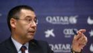 ديون برشلونة تهدد صفقتي نوليتو ودينيس والتجديد لنيمار