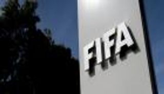 السلطات السويسرية تجمد أرصدة الفيفا