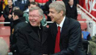 فيرجسون يشيد بتمسك فينجر بمبادئه أمام الانتقادات