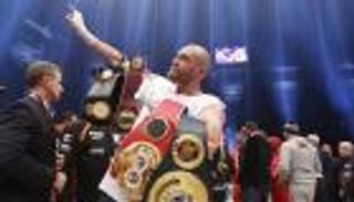 بطل العالم في الملاكمة يدافع عن ألقابه أمام كليتشكو