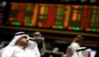 تراجع جماعي وتعاملات هزيلة لبورصات الخليج مع توتر المستثمرين