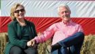 بالصور.. كلينتون يطفئ شمعته الـ70 وينتظر محطته الخامسة مع هيلاري