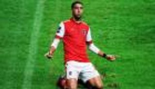 بالفيديو .. "كوكا" يهزم كاسياس وبيسيرو وبراهيمي