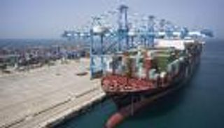  موانئ أبوظبي تعاملت مع 1.5 مليون حاوية و43 ألف سفينة في 2015