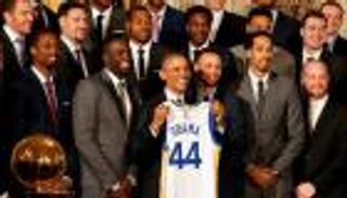 أوباما يستقبل لاعبي جولدن ستيت واريورز في البيت الأبيض