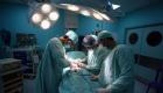 "خطأ إملائي" يقتل امرأة في عملية جراحية