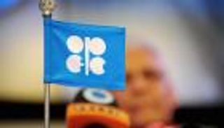 أوبك تتوقع ارتفاع فائض معروض النفط في 2016 مع نمو إنتاجها