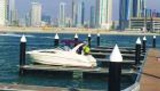 "أشغال الشارقة" تسلم مرسى عائمًا للصيادين بسعة 72 قاربًا