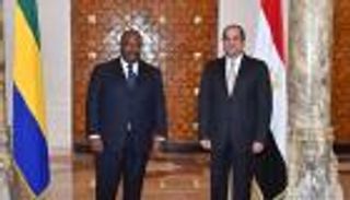 السيسي لرئيس الجابون: يجب وقف تدفق السلاح لإرهابيي ليبيا