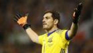 كاسياس يُعادل رقم تشافي التاريخي