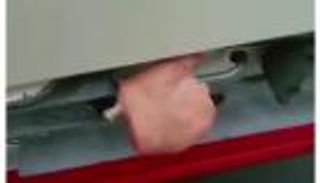 فيديو .. "لحم الخنزير" لإبعاد المسلمين عن شاحنة بفرنسا