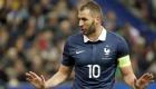 رفع المراقبة القضائية عن بنزيمة يقربه من العودة لمنتخب فرنسا