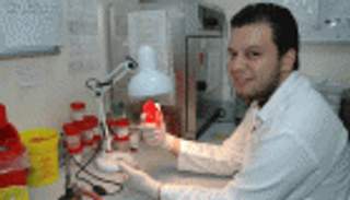 بـ5 نباتات برية.. كمال حجاوي يحارب البكتيريا المقاومة للمضادات