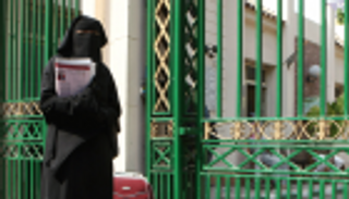 البرلمان المصري يترقب إذن الأزهر لحظر النقاب