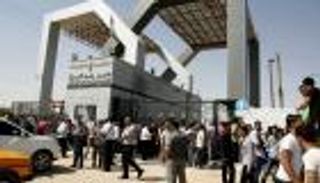 فلسطيني ينتحل صفة "دبلوماسي" للنصب على المسافرين