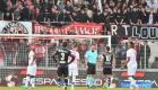 الألعاب النارية توقف مباراة بالدوري السويسري