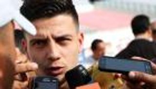 بالصور .. شبيه ديبالا ينتظم في تدريبات منتخب تونس