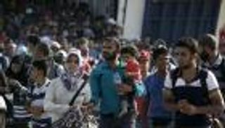 كندا تؤجل استقبال اللاجئين السوريين بسبب هجمات باريس