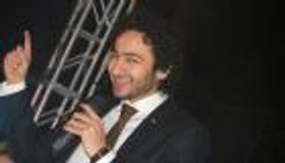 حمادة هلال يصدح من قلب الإمارات: "غالية عندي"