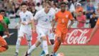 أرسنال يتخوّف من سرقة برشلونة للاعبه الواعد